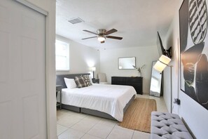 3 chambres, bureau, fer et planche à repasser, lit parapluie