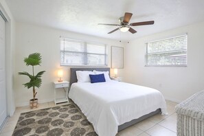 3 bedrooms, desk, iron/ironing board, travel crib