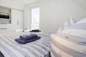 2 bedrooms, travel cot, free WiFi