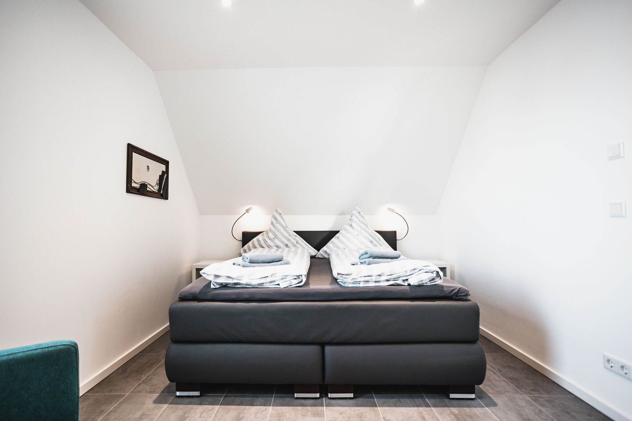 2 bedrooms, travel crib, free WiFi