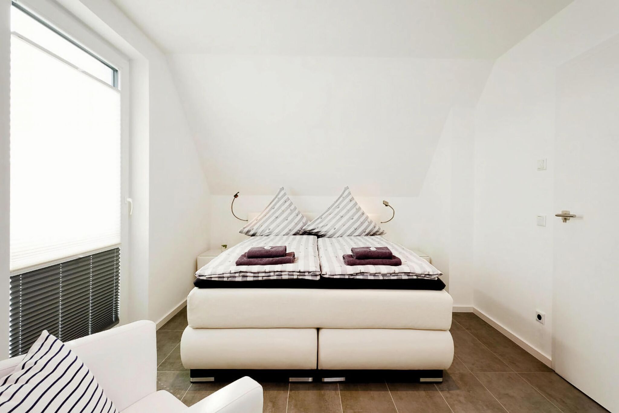 2 bedrooms, travel crib, free WiFi