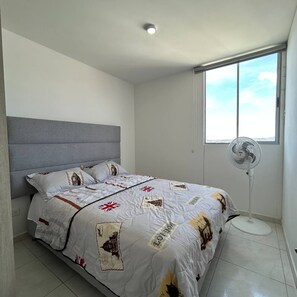 3 bedrooms, desk, iron/ironing board, free WiFi