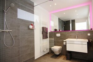 Bruser, hårtørrer, håndklæder