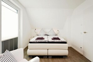 2 bedrooms, travel cot, free WiFi - Ferienhaus am Yachthafen in Peenemünde (Peenemünde)