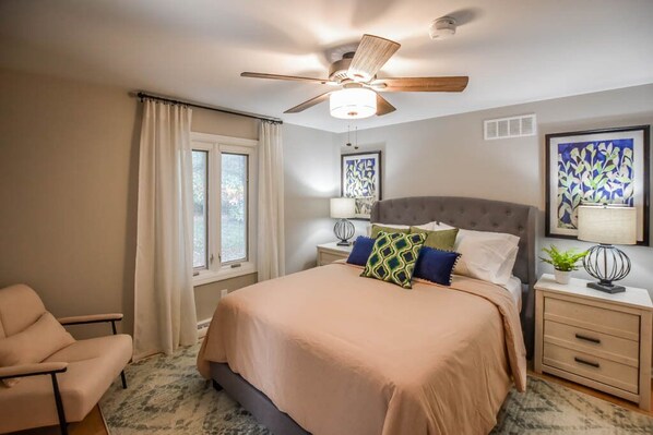 5 bedrooms, desk, iron/ironing board, travel cot