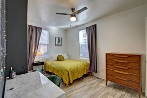 1 habitación, escritorio, tabla de planchar con plancha y wifi gratis 