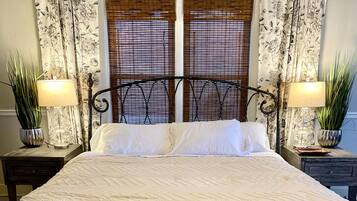 6 makuuhuonetta, silitysrauta/-lauta, vauvan matkasänky, Wi-Fi