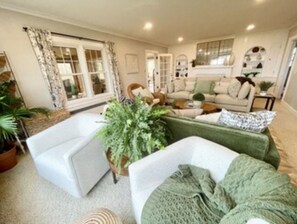 Living area - Perfect Lake House to gather with Friends and Family. Come make some memories!! (Oshkosh)