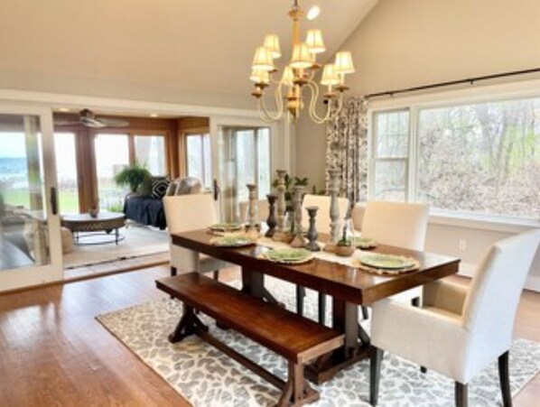 Dining - Perfect Lake House to gather with Friends and Family. Come make some memories!! (Oshkosh)