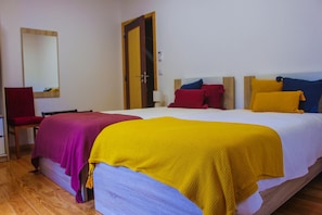 Room - 5 Minutes from the River Beach, Twin Room in Góis in a Quiet Rural Place (Góis)