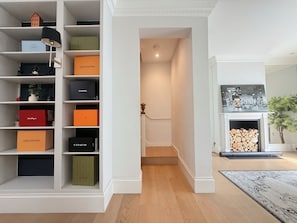 Interior - Spacious 5-Story Central London Townhouse | Cozy Home Near Victoria Station (London)