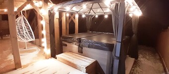 ❤ Cedar-View Studio with Hot Tub ❤
