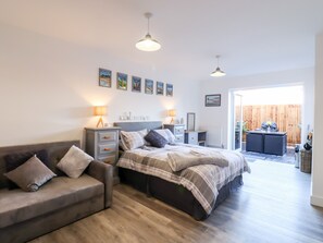 1 Schlafzimmer, individuell dekoriert, individuell eingerichtet