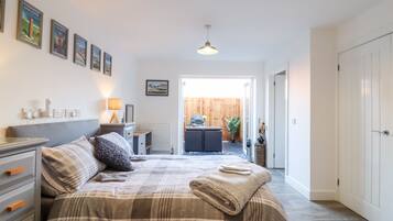 1 bedroom, individually decorated, individually furnished, free WiFi