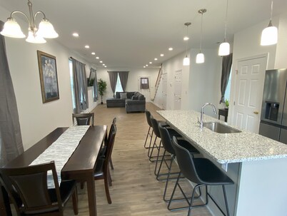 The Chesapeake Gray

Historical Waterside District
20 mins to Oceanfront    

