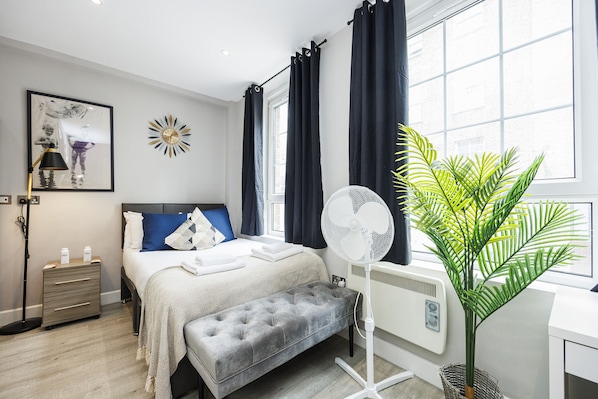 Chambre Double Deluxe | 1 chambre, ameublement personnalisé, bureau