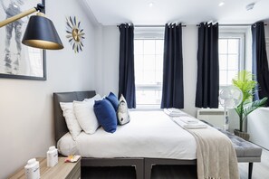 Deluxe Double Room | Individually furnished, desk, laptop workspace, blackout drapes - Quality Spitalfields Accommodations (London)