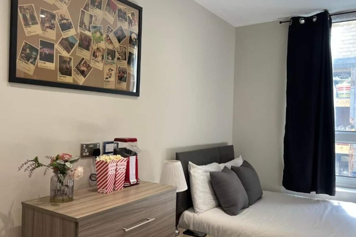 Deluxe Double Room | Individually furnished, desk, laptop workspace, blackout curtains