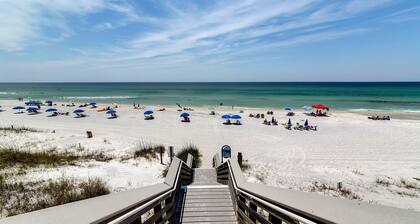 2nd Floor Studio for 4, Pool, 300 Yds to the Beach + Free Attraction Tickets!