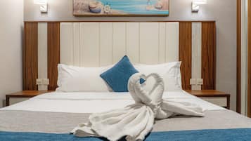 ห้องดีลักซ์สวีท, 1 ห้องนอน | ผ้าปูที่นอน Frette จากอิตาลี, เครื่องนอนระดับพรีเมียม