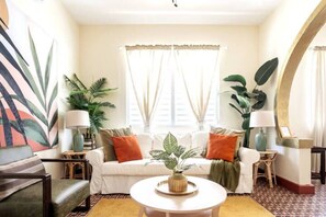 Living area - 610@Miramar - up to 32 guests (San Juan)