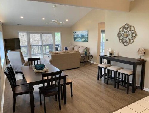 The BLUEBIRD Clubhouse Condo! NEWLY REMODELED!!!!!