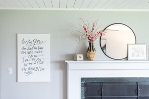 Interior - Tomahawk Retreat - Spacious Family Home, Convenient Location, sleeps 10 (Lynchburg)