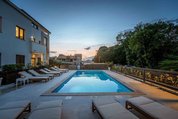 Pool - Holiday apartment with pool and sea view (Funtana)