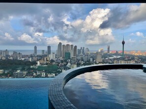 Indoor pool, outdoor pool - Elevate Eden by PropertyBoutique (Colombo)