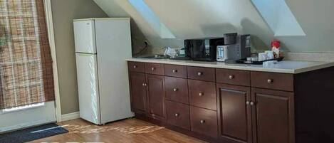 Fridge, microwave, oven, coffee/tea maker