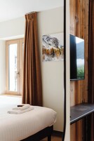 Habitación estándar doble | Ropa de cama de alta calidad, mobiliario individual, cortinas opacas