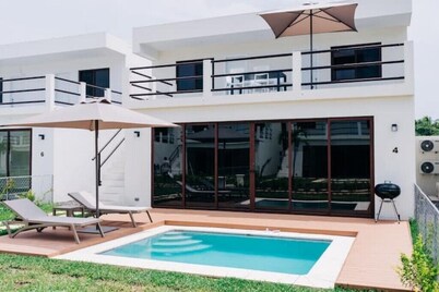 NEW Bayfront Villa in Costa del Sol

