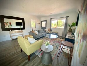 Living area - Golden Hill Getaway (San Diego)