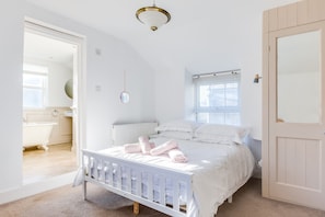 4 bedrooms, individually decorated, individually furnished, free WiFi