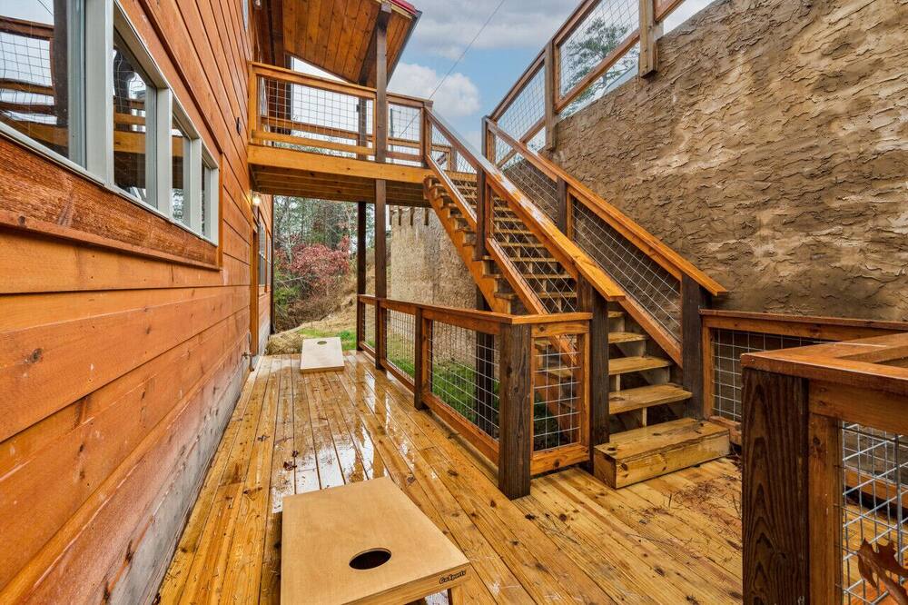 Cedar Splash - Private Pool, Hot Tub & Game Room!