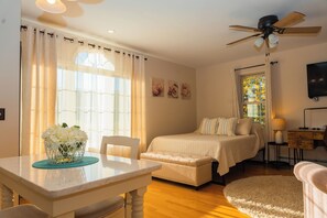 4 soverom, skrivebord, strykejern/-brett og wi-fi (inkludert)