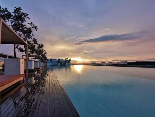 Strategic location with famous sunset view pool. Start your new experience here
