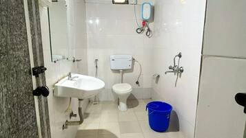 Doccia, asciugacapelli, asciugamani, sapone