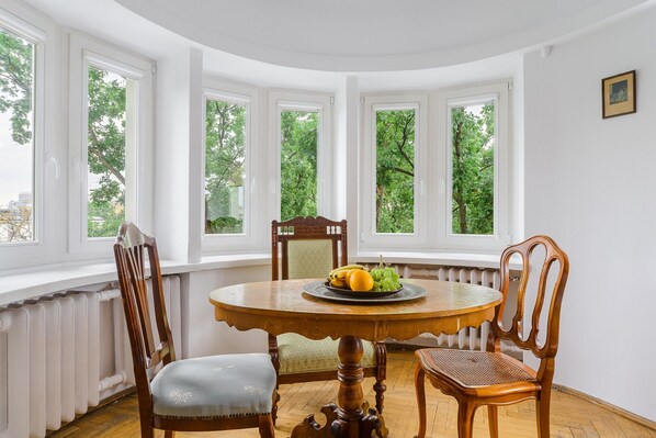 公寓 | 房內用餐