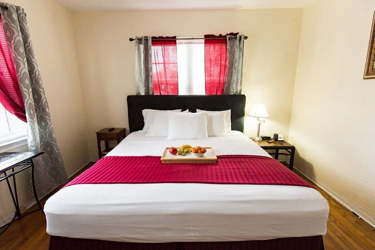 1 habitación, tabla de planchar con plancha, wifi gratis y ropa de cama