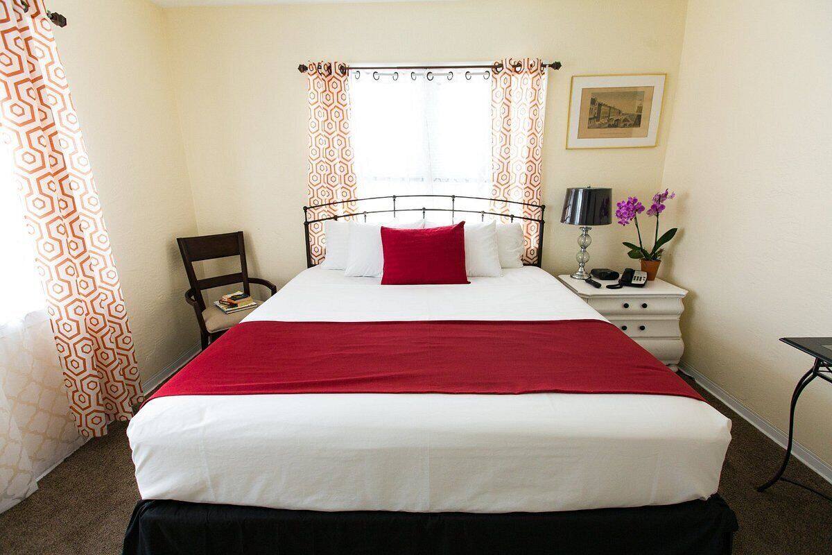 1 habitación, tabla de planchar con plancha, wifi gratis y ropa de cama