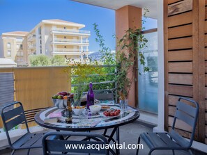 Outdoor dining - Appartement "Fiora" en centre-ville de Calvi - 2 4 personnes (Calvi)