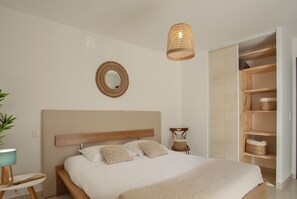 1 bedroom, iron/ironing board, travel crib, WiFi