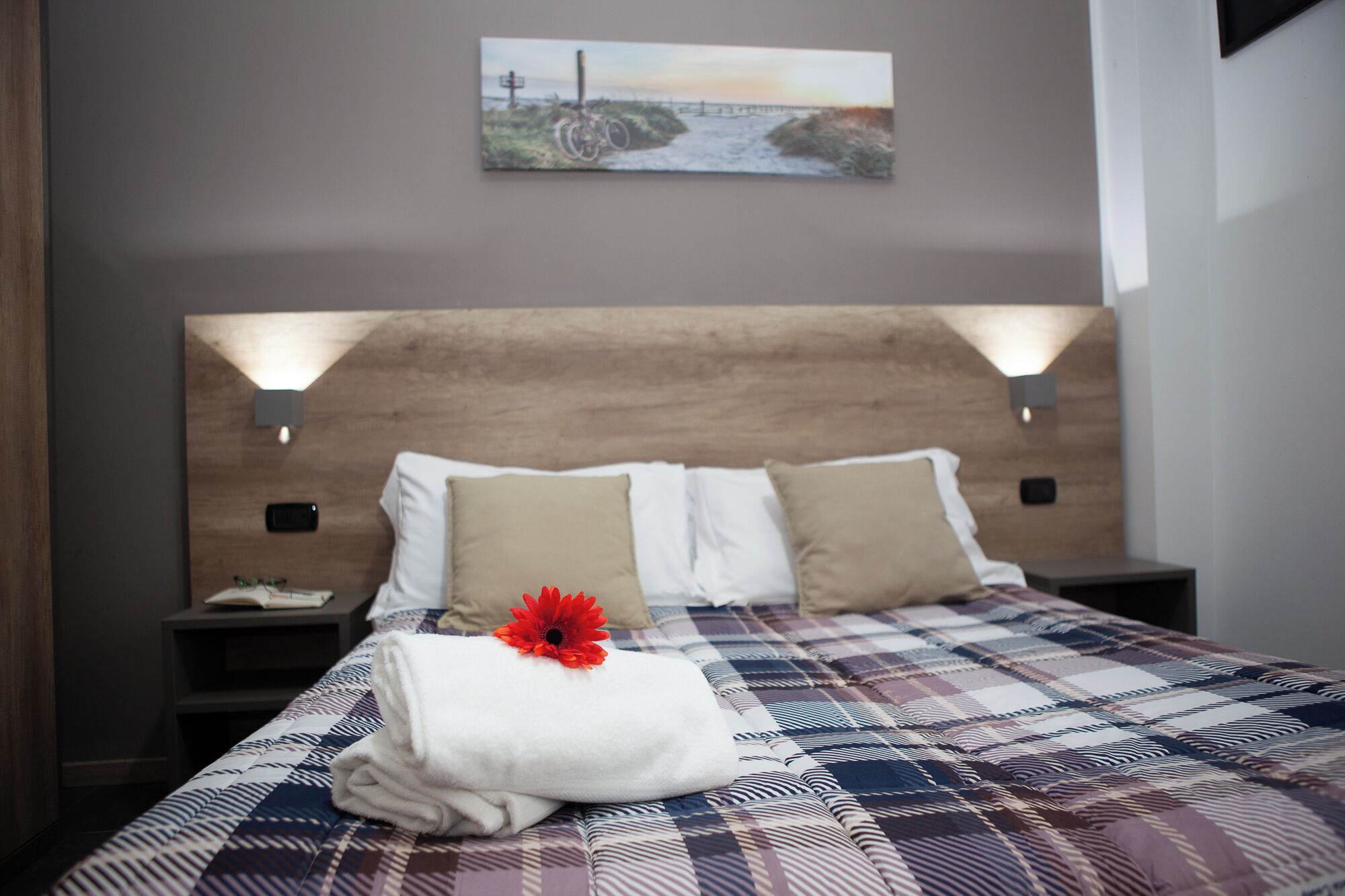 Classic Room | Minibar, in-room safe, individually decorated, desk