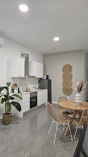 Microwave, oven, stovetop - Apartamento Superior con Terraza (Valencia)