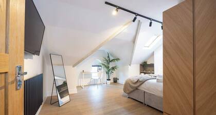 The Withington - Close To Christie & Motorway links