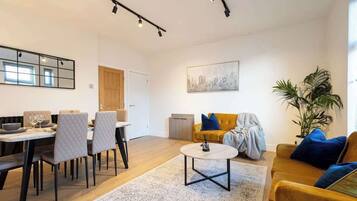 テレビ、書斎 / ワークスペース