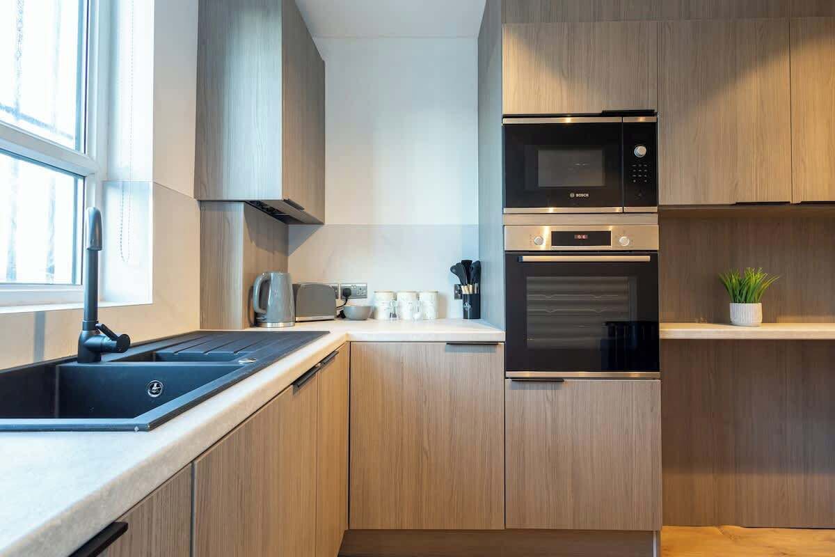 冰箱、微波炉、烤箱、炉灶