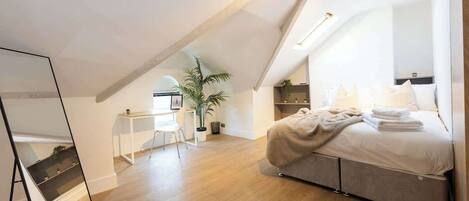 3 makuuhuonetta, silitysrauta/-lauta, Wi-Fi, vuodevaatteet