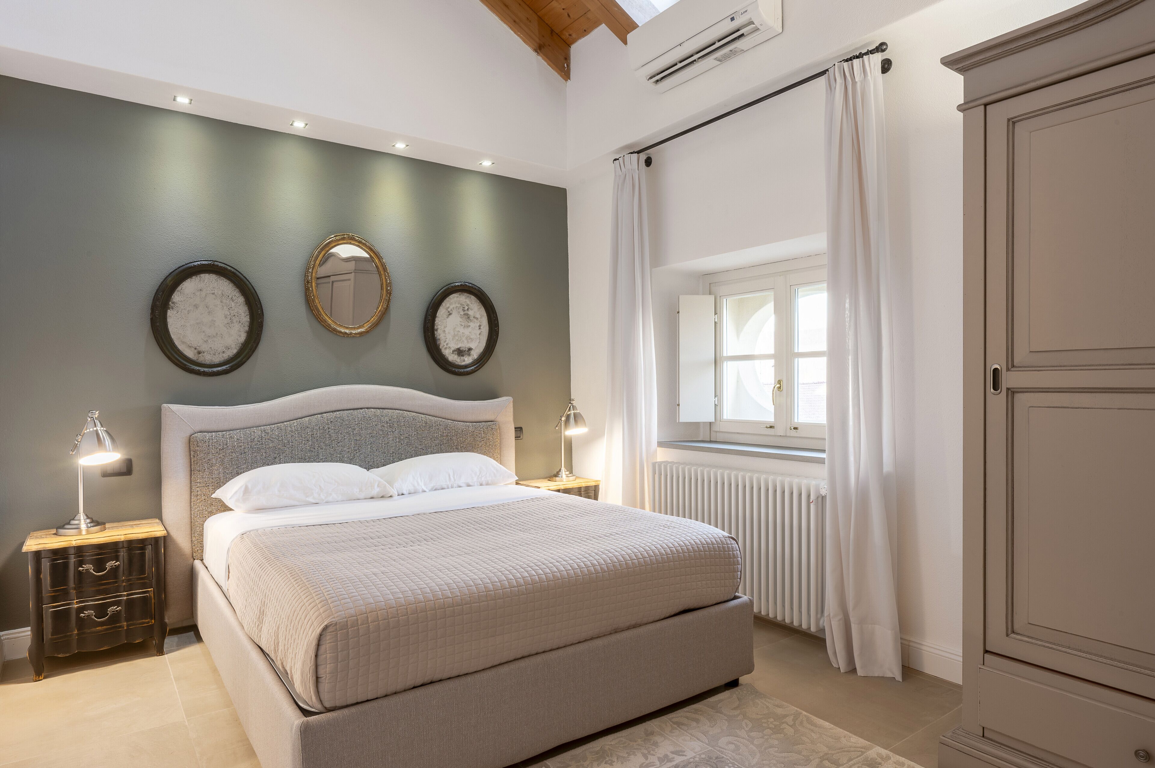 Egyptian cotton sheets, premium bedding, down comforters, pillowtop beds